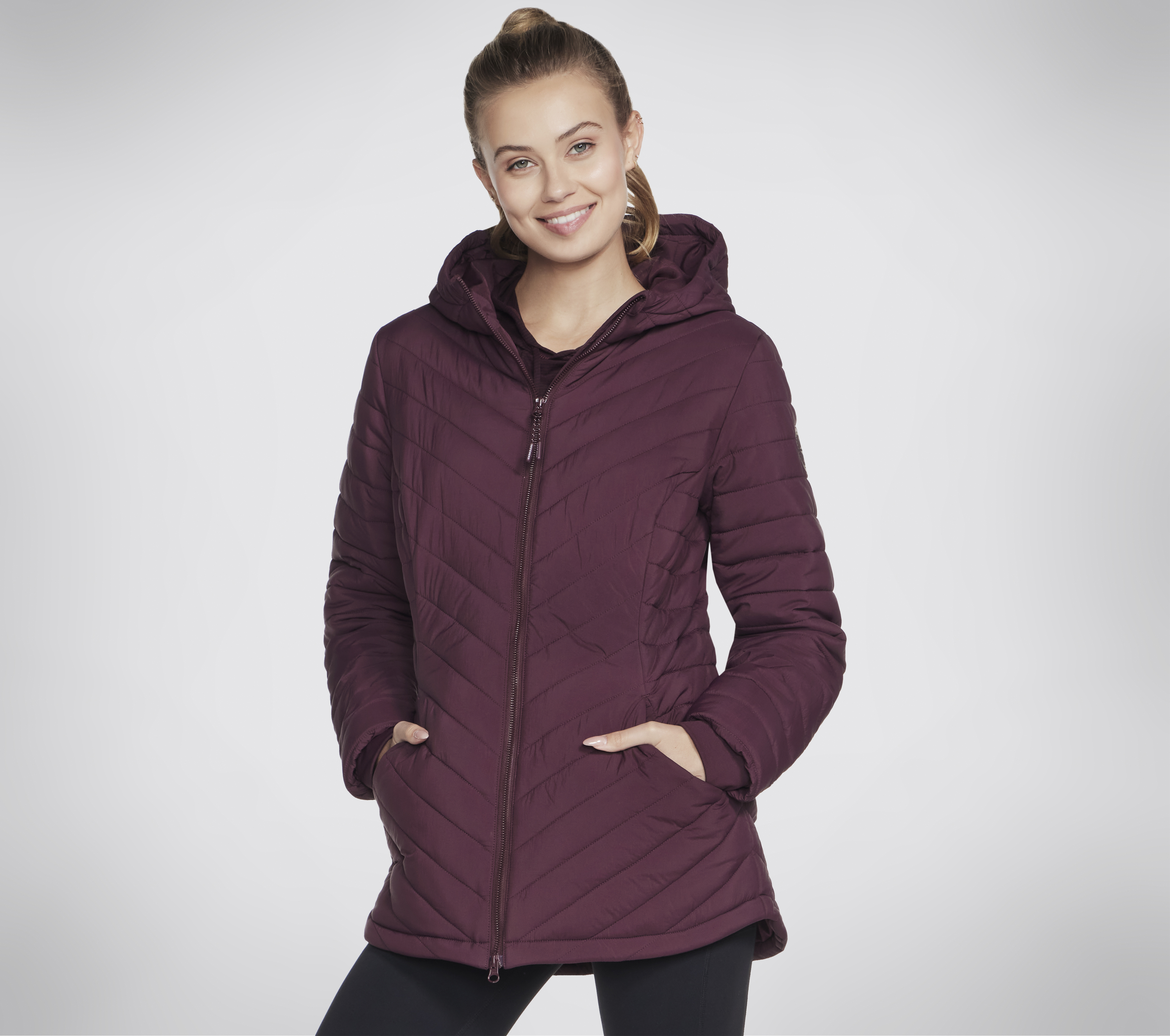 Skechers GO SHIELD Everyday Parka en Morado, talla Pequeña