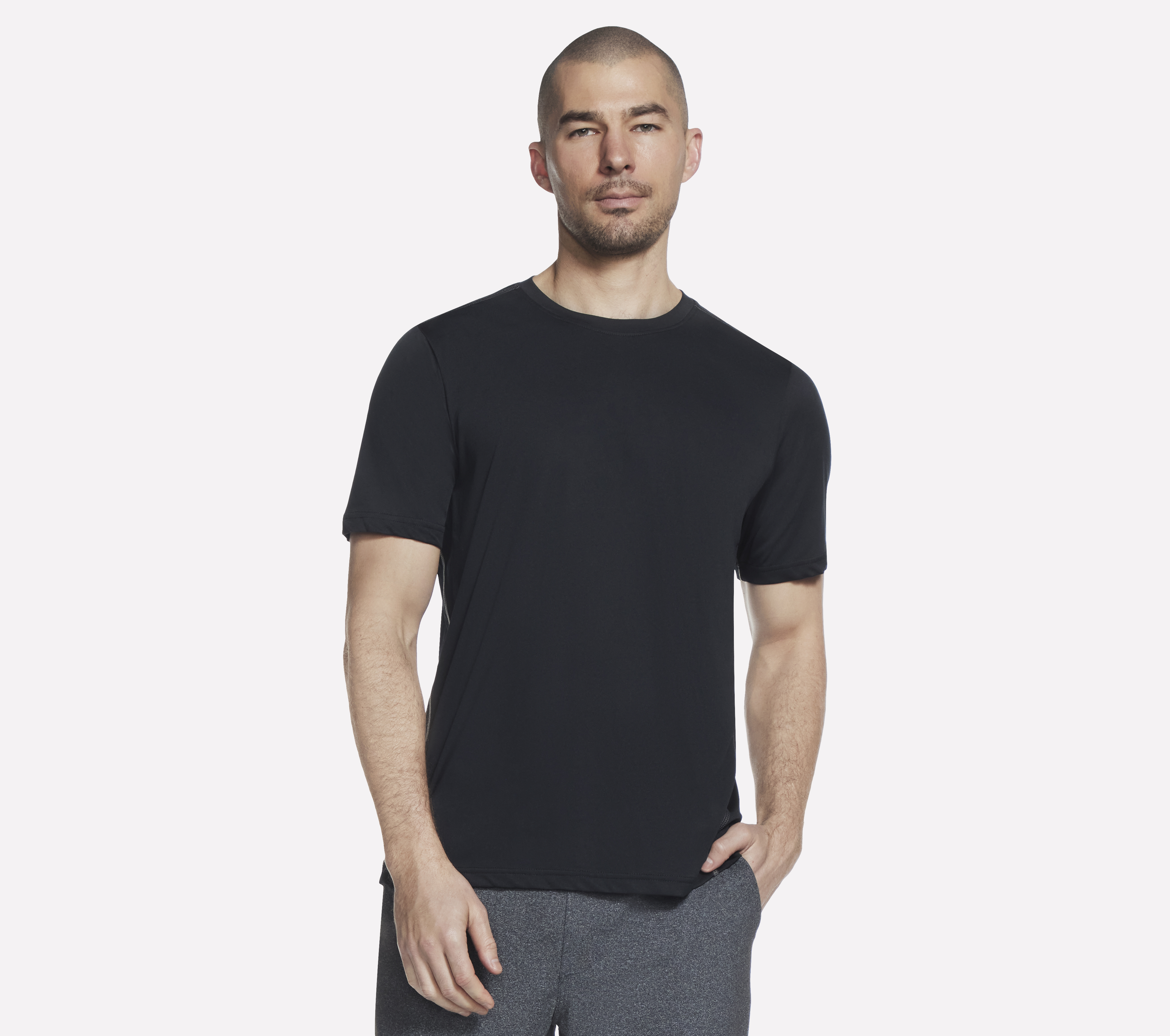 Skechers GO DRI Charge camiseta en Negro, talla Media