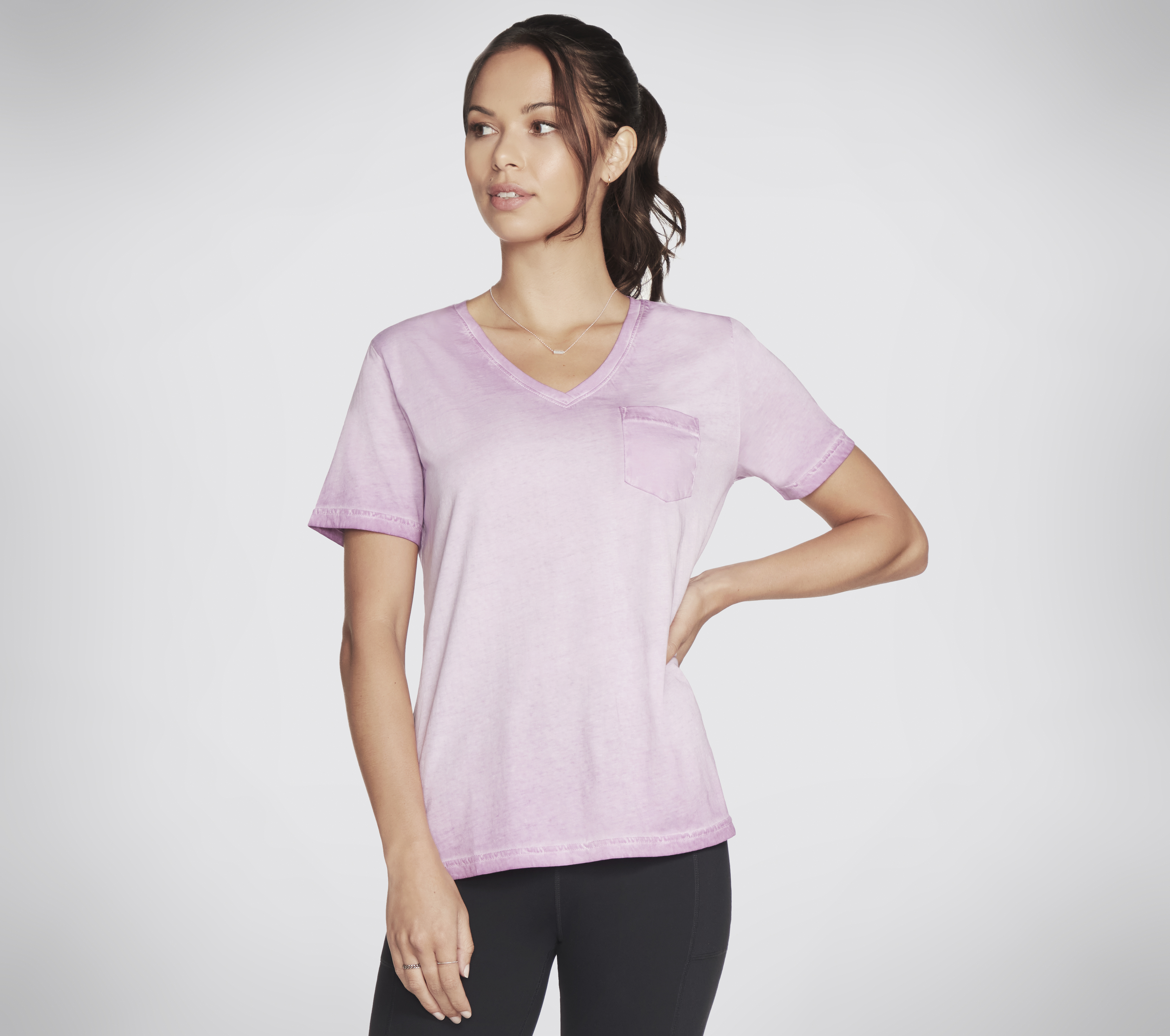 Skechers Diamond Wash Hatha V-Neck Pocket camiseta en Morado/Rosa Caliente, talla Grande